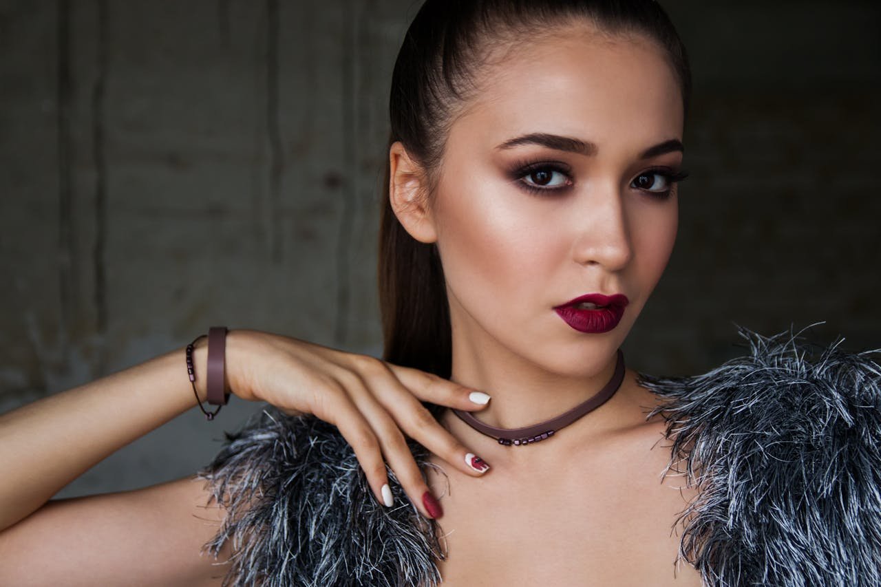 digital-01 Close-up portrait of an elegant woman with bold makeup and fashionable attire, exuding confidence.